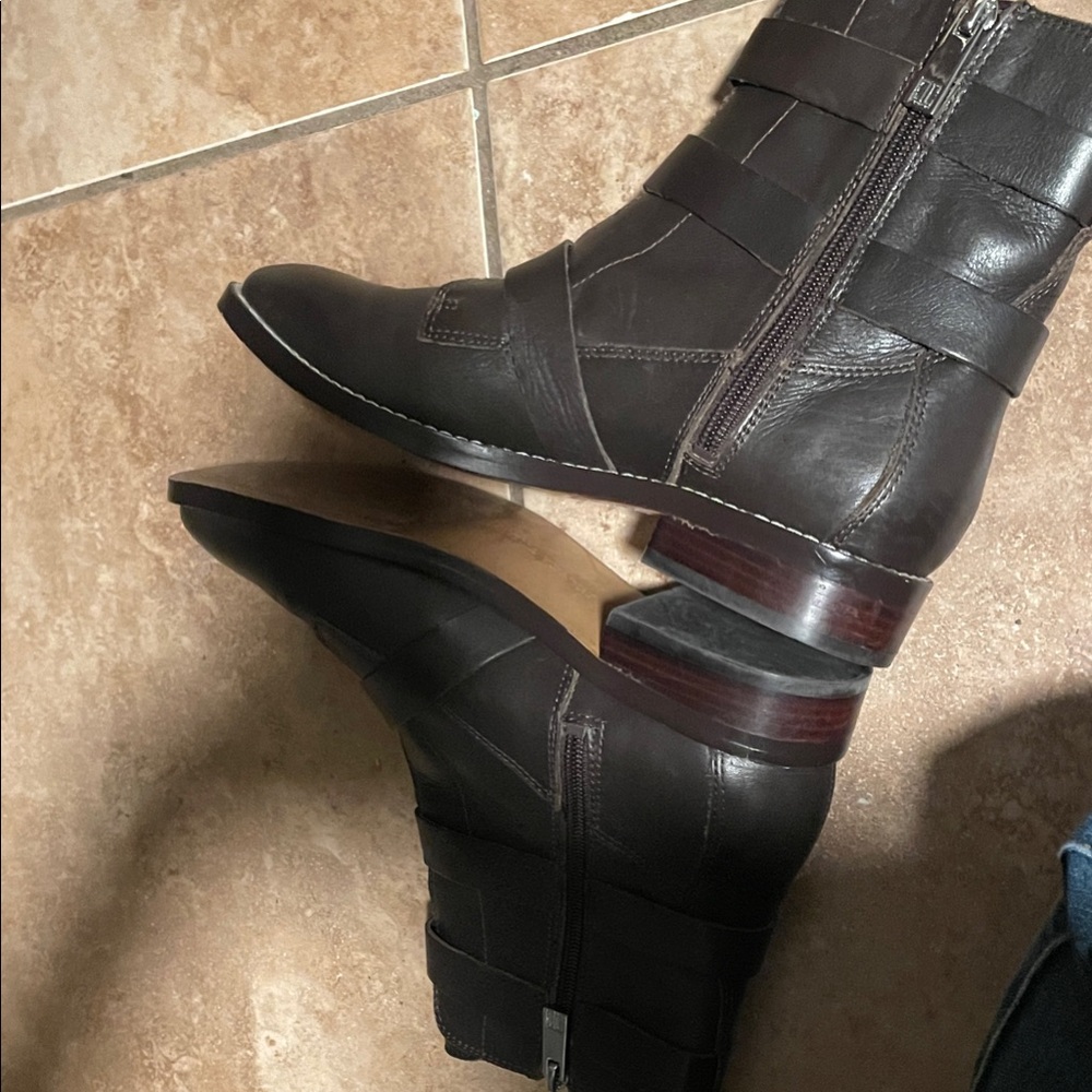Ivanka Trump Boots - Picture 5 of 6